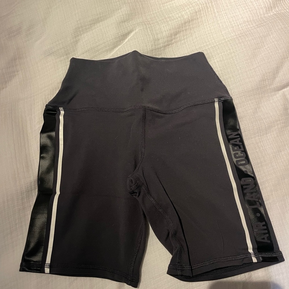 alo biker shorts